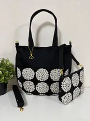 【裁縫ストア・ボヌール】大人かわいい　北欧風　あじさい柄　綿キャンバス　花柄  丸底トートバック　ポケットいっぱい　ポーチ　ハンドバッグ　ショルダーバッグ　ハンドメイド　ショルダーストラップ付き　ゴージャス  / №500-311