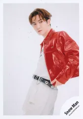 【中古】生写真(STARTO) Snow Man/渡辺翔太/膝上/シングル「BREAKOUT / 君は僕のもの」MV＆ジャケ写オフショット/公式生写真