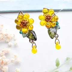鮮やかなチェコビーズ向日葵のサージカルステンレスピアス