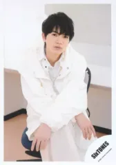 【中古】生写真(ジャニーズ) SixTONES/高地優吾/座り/「on eST」グッズオフショット/公式生写真