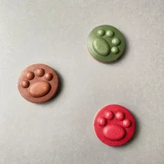 【☆】本革でできた肉球マグネット②  (出品番号8)