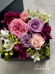 ボックスフラワー プリザーブドフラワー アレンジメント  お誕生日 新築祝い 喜寿 米寿 還暦 白寿 結婚祝い 母の日 カーネーション 出産祝い 快気祝い お見舞い 成人式 成人祝い 新築祝い 記念日 退職祝い