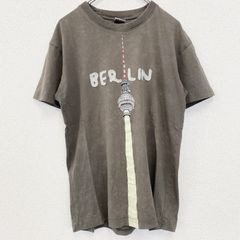 古着 used　BERLIN　ベルリン　半袖プリントTシャツ　クルーネック　レトロデザイン　カーキグレー　Mサイズ