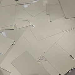 紙吹雪 メタル キラキラ シルバー 銀 短冊形 20mm×60mm 1kg プロ仕様 PVC 0.05mm厚 銀色 50μ特殊効果 コンサート ライブ イベント パーティ ドームツアー 結婚式 長時間滞空