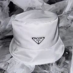 2024年最新】prada バケットハット 白の人気アイテム - メルカリ