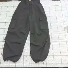 LILL【12oz】ワイドストレートメタルZIPアシンメトリーカーゴデニムパンツ LILL（リル）の「【12oz】ワイドストレートメタルZIP