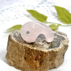 【E11831】ローズクォーツ＊勾玉＊Rose quartz＊天然石＊アクセサリー＊パワーストーン＊クリスタルワールド