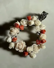 ② サンゴ ブローチ ペンダントトップ 彫刻 珊瑚 銀製 シルバー 装飾品 工芸品 花 薔薇 モチーフ