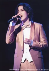 【中古】生写真(男性) 鎌苅健太(ジョン・H・ワトソン)/ライブフォト/Blu-ray「ミュージカル 憂国のモリアーティ コンサート」特設サイト早期予約特典舞台写真