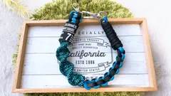 パラコード✶スマホストラップ✶ショート手首用✶ハンドストラップ✶ストラップホルダー付✶ブルードット☓ブラック☓淡ブルー