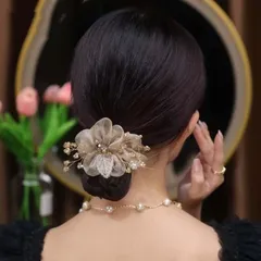 胡蝶蘭和装髪飾り シャンパンカラーの胡蝶蘭 金の蕾付きの髪飾り 結婚式 卒業式 成人式 七五三髪飾り