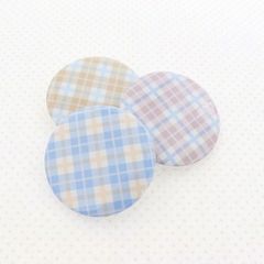 チェック柄缶バッジ／１個売り／サン宝石