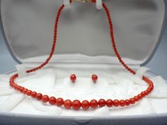 赤珊瑚　ネックレス+イヤリング　セット　Ｋ１８のサムネイル