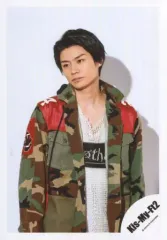 【中古】生写真(ジャニーズ) Kis-My-Ft2/横尾渉/上半身・衣装カーキ・顔左向き/アルバム「Yummy!!」ジャケ写撮影オフショット/公式生写真