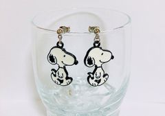 スヌーピーのピアス