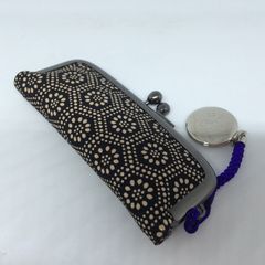 D158　印傳屋　黒　鹿柄　印鑑入れ　がま口　黒/白　亀甲　甲州印伝　INDENYA　鹿革　伝統工芸品