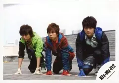 【中古】生写真(ジャニーズ) Kis-My-Ft2/玉森裕太・北山宏光・藤ヶ谷太輔/横型・衣装緑・赤・青・横型・しゃがみ・ハンドグローブ/公式生写真
