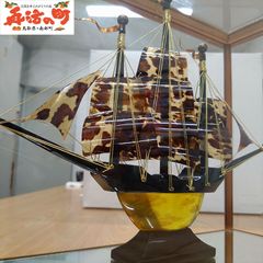 べっ甲帆船 ガラスケース付 64c m *55c m *37cm 伝統工芸品 ◇中古 鼈甲？ べっ甲？ 船 帆船 置物 模型 ガラスケース付 底面