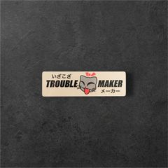 トラブルメイカー猫 JDMゴールド反射ステッカー（防水・サイドウィンドウ用）