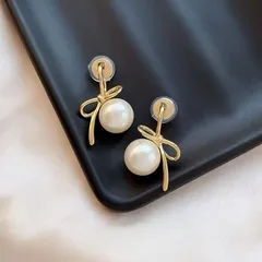 リボンパールイヤリング ゆらゆら 痛くなりにくい 落ちにくい トレンド