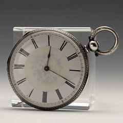 アンティークスイス製 レディース懐中時計 動作良好 フローラル彫刻銀側ケース鍵巻