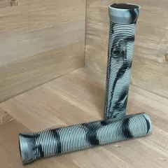 自転車 グリップ ロング 165mm TPE 軽量 振動吸収 滑りにくい MTB クロスバイク シティサイクル 街乗り サイクリング 疲労軽減 握りやすい ハンドル カスタム パーツ 22.2mm バーグリップ 多色展開 新品 未使用のサムネイル