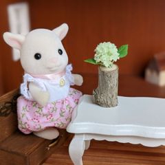 木の花瓶と紫陽花　ミニチュア　シルバニア　ドールハウスにも