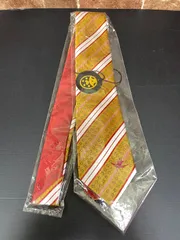 新品 JOJO ジョジョの奇妙な冒険 黄金の風 ネクタイ ナランチャ・ギルガ エアロスミス 戦闘機 モチーフ イエロー ストライプ柄 _83