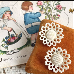 【イヤリング】セルロイド celluloid レーシー　花　アイボリー　40’sフランス