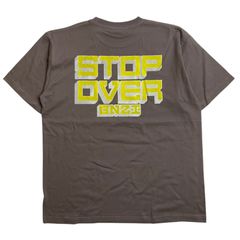 BNZ "STOPOVER" Tシャツ チャコールグレー