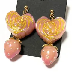 大きなハート　苺　ピアス　2 可愛い