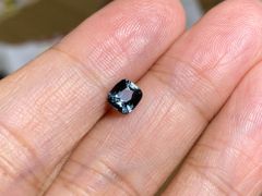 Ptプリンセスカットブルーダイヤモンドピアス(片耳、キャッチあり)① Ptプリンセスカットブルーダイヤモンドピアス(片耳、キャッチあり)①
