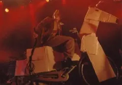 【中古】生写真(男性) ゴールデンボンバー/喜矢武豊/ライブフォト・横型・全身/DVD「STYLISH WEAPON’10 ～春のそよ風 おまけの乱～」予約購入特典