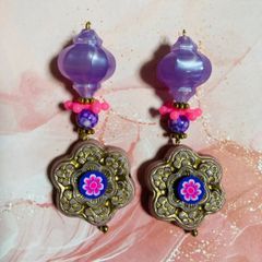西洋ランタンのオリエンタルラベンダーピアス