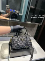 プラダ、ハンドバッグバッグ、ショルダーバッグ、ブリーフケース、キャリーバッグ、ショルダーバッグ、リュックサック、ウエストポーチ、ゼロ財布、手首バッグ、ポーチ、イブニングバッグ、旅行バッグ、財布