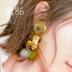 b609 clear×gold イヤリング/ピアス b609 clear×gold イヤリング/ピアス - メルカリ