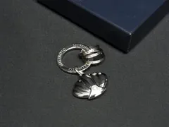 ■新品同様■ MIKIMOTO ミキモト 本真珠 アコヤ真珠 パール約4mm 貝殻モチーフ キーホルダー チャーム シルバー系 DJ8725