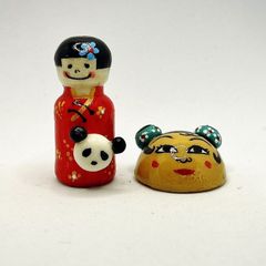 中華街　お面　こけし　女の子