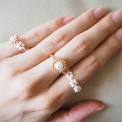 お花のビーズリング　ゴールド　パール　韓国　お花　小さめ　細め