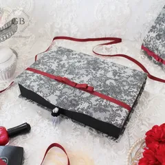 小物ケース　アクセサリーケース　ジュエリーケース　レターケース　手紙　フリーケース　お財布ベッド　小物入れ　フレンチシック　エレガント　クラシック　ブラック　黒　ホワイト　レッド　赤　グレー　ピンク　グログラン　リボン　花柄　レース　タッセル　ブック型