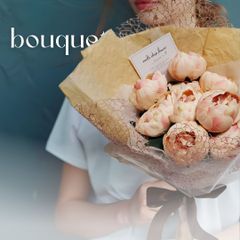 ブーケ 花束 造花 アーティフィシャルフラワー シャクヤク 芍薬 ピオニー 牡丹 プレゼント 入学式 卒業式 誕生日 バレンタイン 母の日  発表会 推し活 ピンク 窓付き紙袋付き