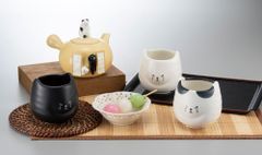 ふてぶてしい猫の湯のみ