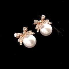 ✨キラリ✨パールが可愛いリボンピアス