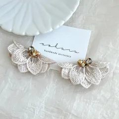 パール ビジュー×オーガンジーフラワータッセルピアス/イヤリング G