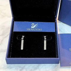 美品＞スワロフスキーピアスパールスワン ブラックイ アージャケット 