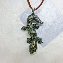 全身きらきらトカゲのペンダントトップ（ヒョウモントカゲモドキ／イエロー）
