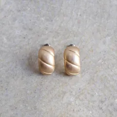 Ouca（ウーサ）ピアス/ヴィンテージテイストを纏うピアス/C型フープピアス*マットGD