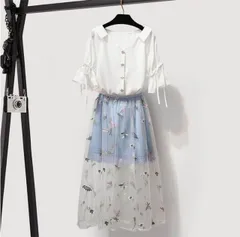 上下セット チュールスカート Vネック ブラウス トップス スカート セットアップ フレアスカート 膝下 ミモレ ミモレ丈 袖あり 半袖 5分袖 ボリューム袖 パフスリーブ Vネック 襟付き フレア Aライン 刺繍 チュール シフォン ウエストゴム 透け感 シ