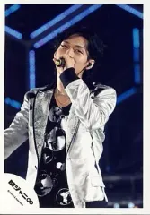 【中古】生写真(ジャニーズ) 関ジャニ∞/錦戸亮/ライブフォト・上半身・衣装銀・インナー黒・左手マイク・目線右/公式生写真