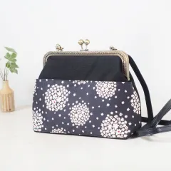 小花柄帆布がま口バッグブラック/がま口ショルダーバッグ/布バッグ/軽量/帆布バッグ/がま口/肩掛け/ショルダーバッグ/鞄